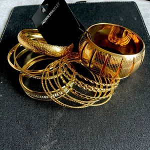 bangles/bracelets